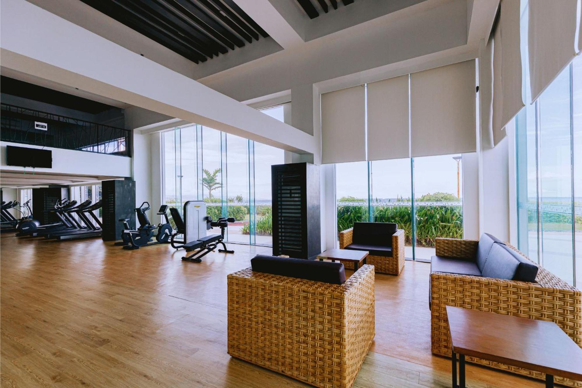 Arterra Seaview Resort Lapu-Lapu City Esterno foto